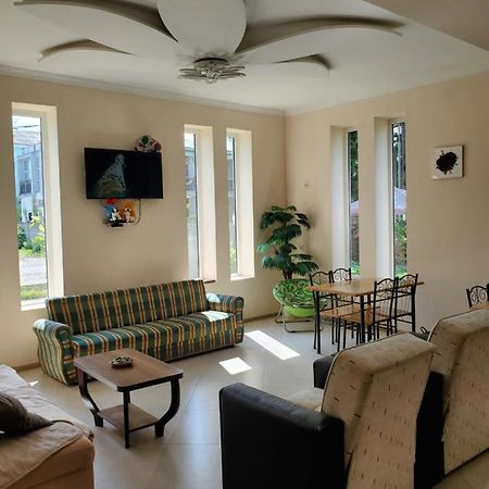 Maka Bed & Breakfast Уреки Екстериор снимка